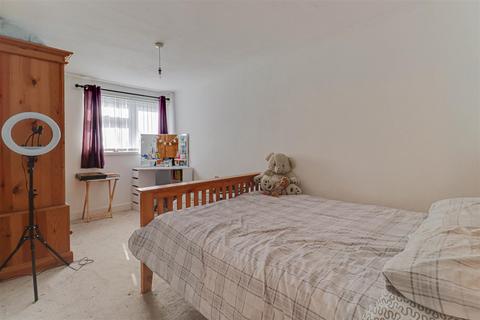 119 Beambridge Court, Basildon, SS13 3NG