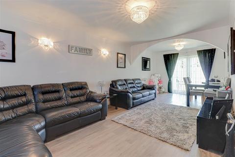 25 Clickett End, Basildon, SS14 1NG