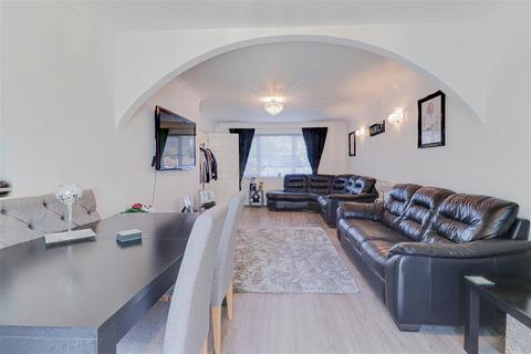 25 Clickett End, Basildon, SS14 1NG