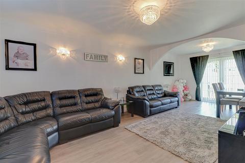 25 Clickett End, Basildon, SS14 1NG