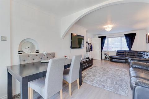 25 Clickett End, Basildon, SS14 1NG