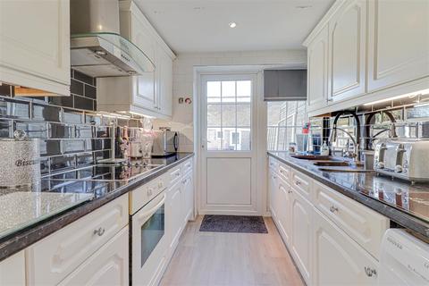 25 Clickett End, Basildon, SS14 1NG