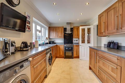 20 Dacre Crescent, Aveley, South Ockendon, RM15 4TP