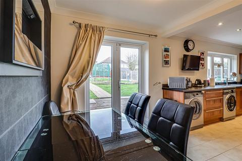 20 Dacre Crescent, Aveley, South Ockendon, RM15 4TP