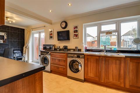 20 Dacre Crescent, Aveley, South Ockendon, RM15 4TP