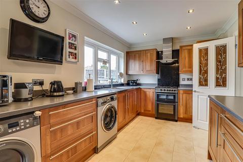 20 Dacre Crescent, Aveley, South Ockendon, RM15 4TP