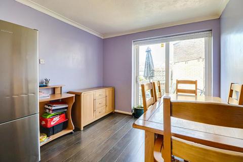 12 Bretons, Basildon, SS15 5BY