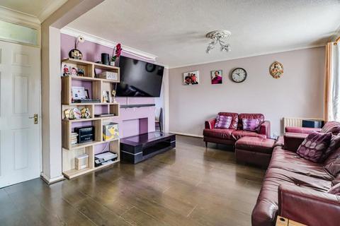 12 Bretons, Basildon, SS15 5BY