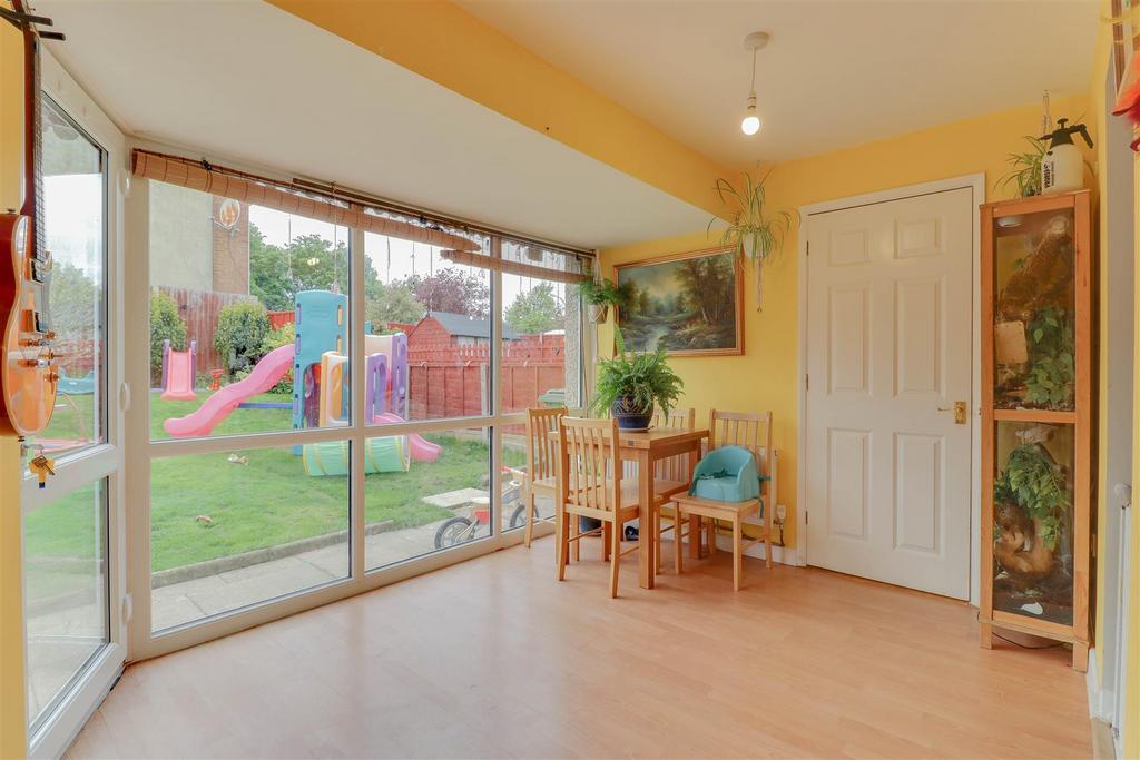 Collingwood Terrace, Basildon SS16 2 bed end of terrace house for sale