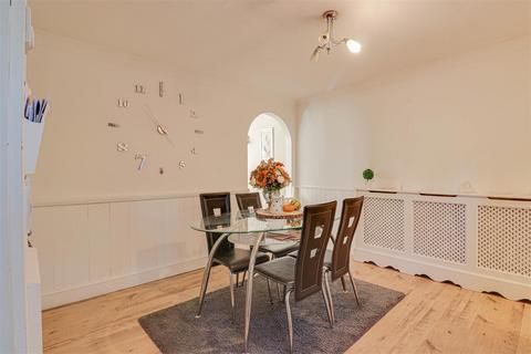 107 Beambridge Court, Basildon, SS13 3NG
