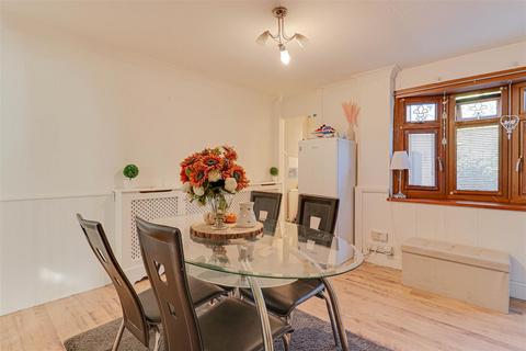 107 Beambridge Court, Basildon, SS13 3NG