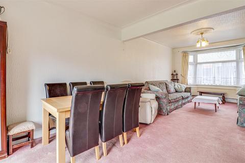 34 Woodlands Avenue, Romford, RM6 6EA