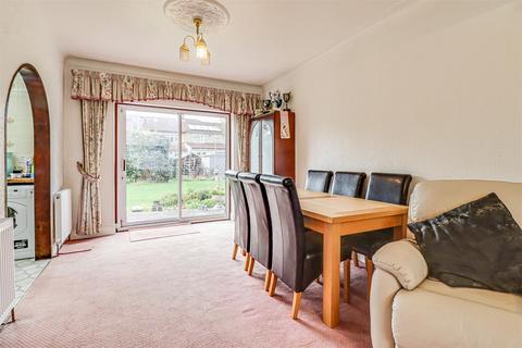 34 Woodlands Avenue, Romford, RM6 6EA