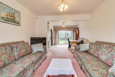34 Woodlands Avenue, Romford, RM6 6EA