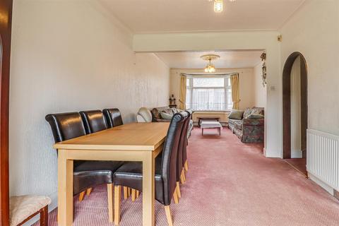34 Woodlands Avenue, Romford, RM6 6EA