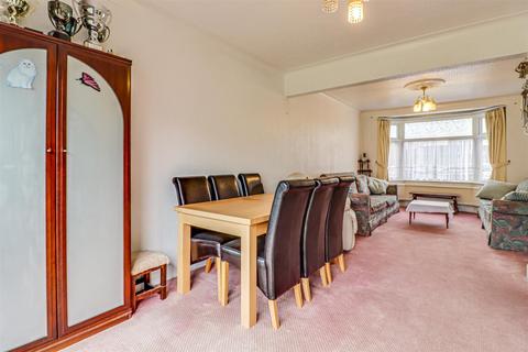 34 Woodlands Avenue, Romford, RM6 6EA