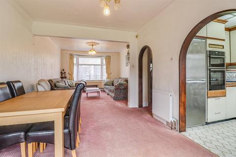 34 Woodlands Avenue, Romford, RM6 6EA