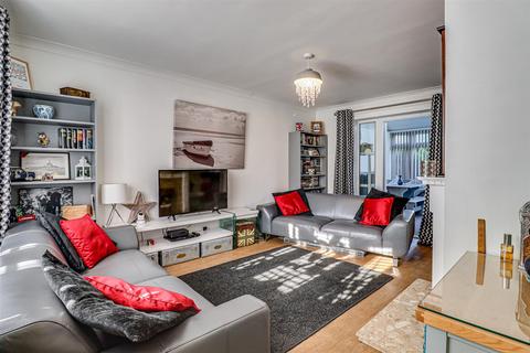 14 Hockley Green, Basildon, SS14 1RH