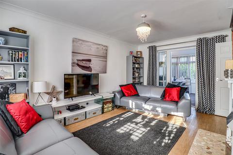 14 Hockley Green, Basildon, SS14 1RH