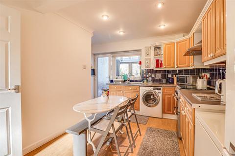 14 Hockley Green, Basildon, SS14 1RH
