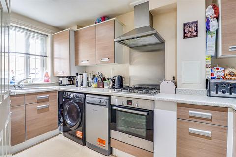 80 Beeston Courts, Laindon, Basildon, SS15 5FP