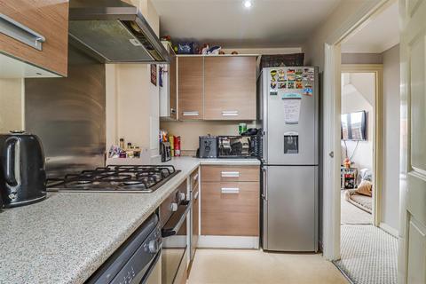 80 Beeston Courts, Laindon, Basildon, SS15 5FP