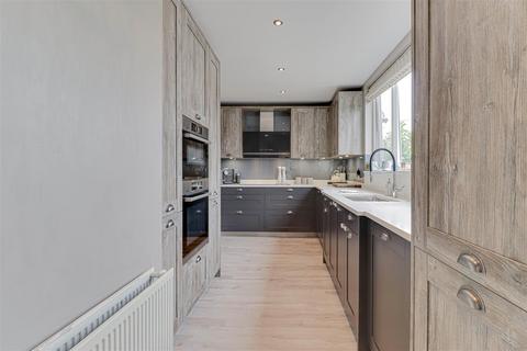 40 Berry Lane, Langdon Hills, Basildon, SS16 6AY