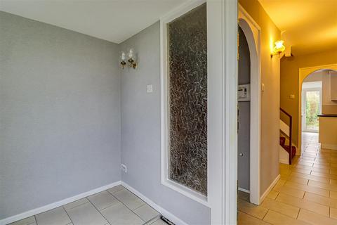 98 Ardleigh, Basildon, SS16 5RE