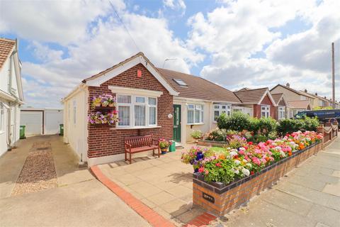 18 Lakefields Close, Rainham, RM13 9SL