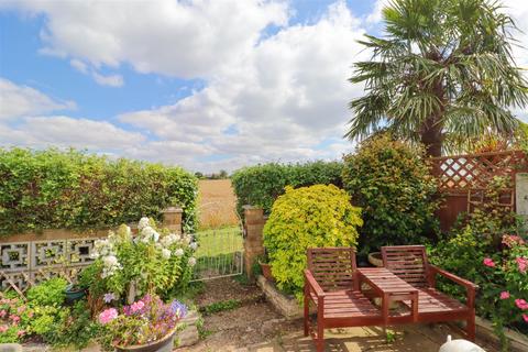 18 Lakefields Close, Rainham, RM13 9SL