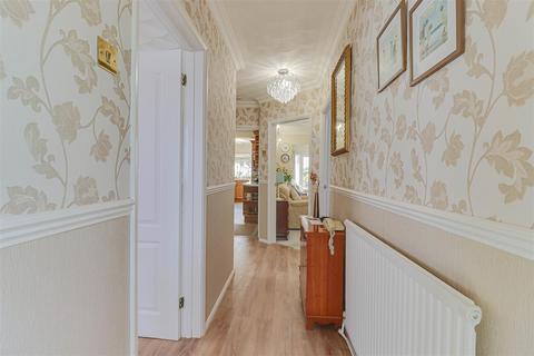 18 Lakefields Close, Rainham, RM13 9SL
