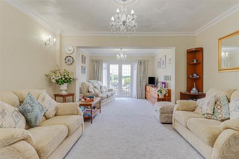 18 Lakefields Close, Rainham, RM13 9SL