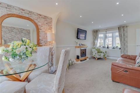 106 Ballards Walk, Basildon, SS15 5JP