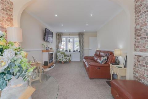 106 Ballards Walk, Basildon, SS15 5JP