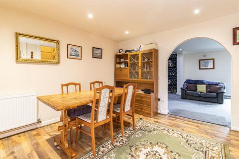 190 Beambridge, Basildon, SS13 3NE