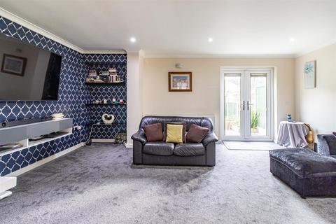 190 Beambridge, Basildon, SS13 3NE