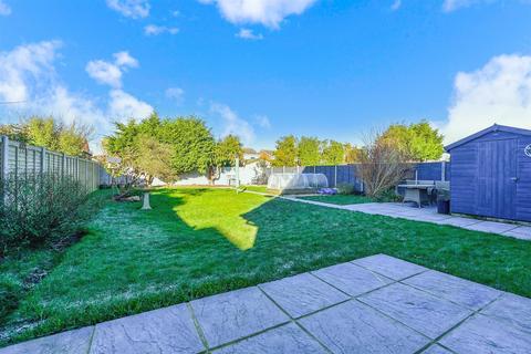 33 Hardy Road, Greatstone, New Romney, TN28 8SF