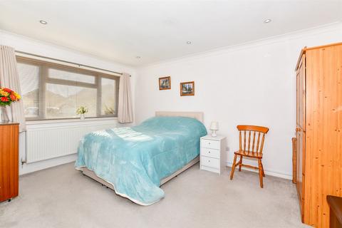 33 Hardy Road, Greatstone, New Romney, TN28 8SF