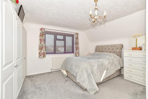 33 Hardy Road, Greatstone, New Romney, TN28 8SF