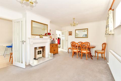 33 Hardy Road, Greatstone, New Romney, TN28 8SF