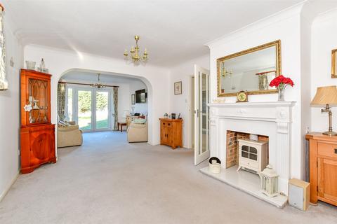 33 Hardy Road, Greatstone, New Romney, TN28 8SF