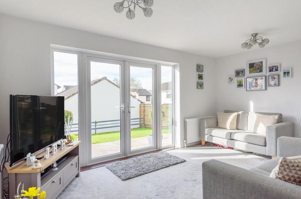 Stonebridge Drive, Frome, BA11 3 bed detached house for sale £400,000