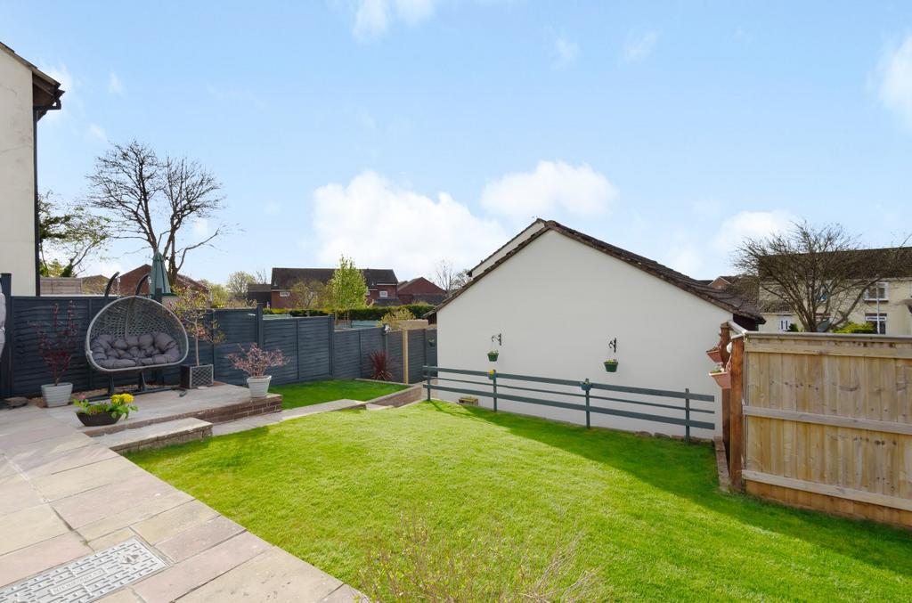 Stonebridge Drive, Frome, BA11 3 bed detached house for sale £400,000