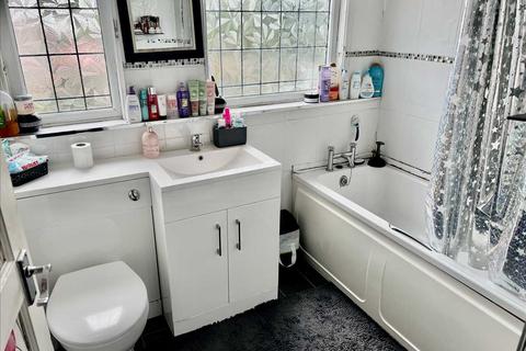 2 Arnhem Close, Wednesfield, Wolverhampton, WV11 1EU