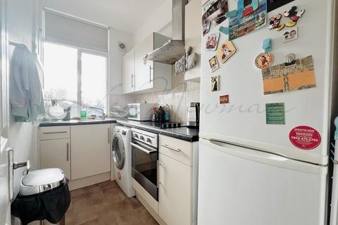Studio to rent, Gray's Inn Road, Clerkenwell, WC1