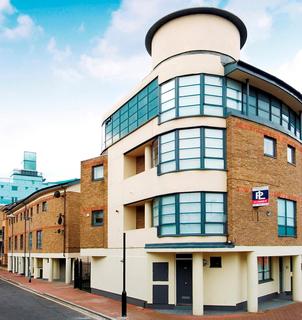 undefined, Hermitage Wall, Wapping, E1W