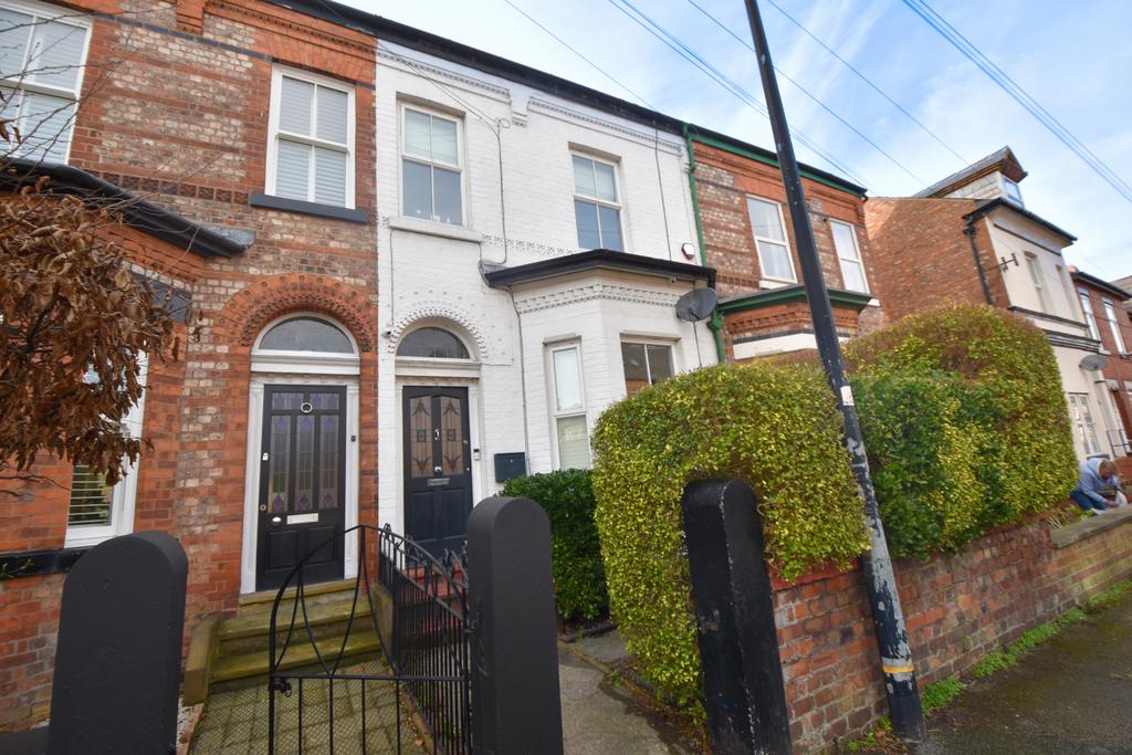 Roseneath Road, Urmston, M41 3 bed terraced house for sale £400,000
