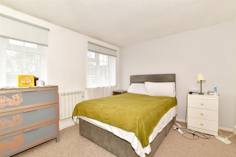 29 Woodhatch, Southwater, Horsham, RH13 9TU