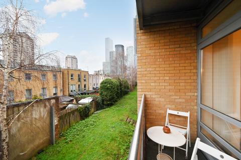 Flat 17, Turner House Cassilis Road, London, E14 9LJ