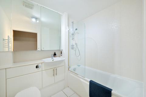 Flat 17, Turner House Cassilis Road, London, E14 9LJ